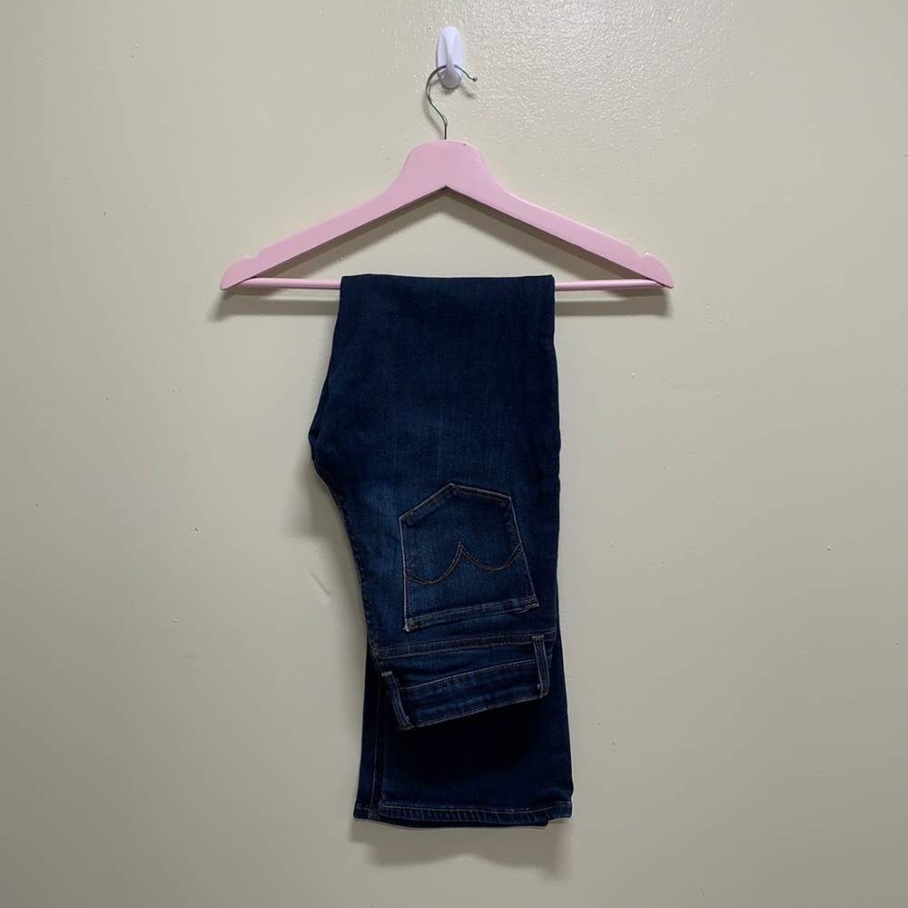 Levi’s barely worn mid rise boot cut jeans.